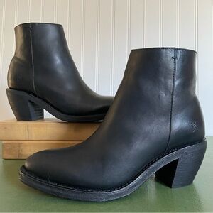NWT Frye ROSALIA Side Zip Cowboy Heeled Boots/Booties in Black Leather *Mexico*